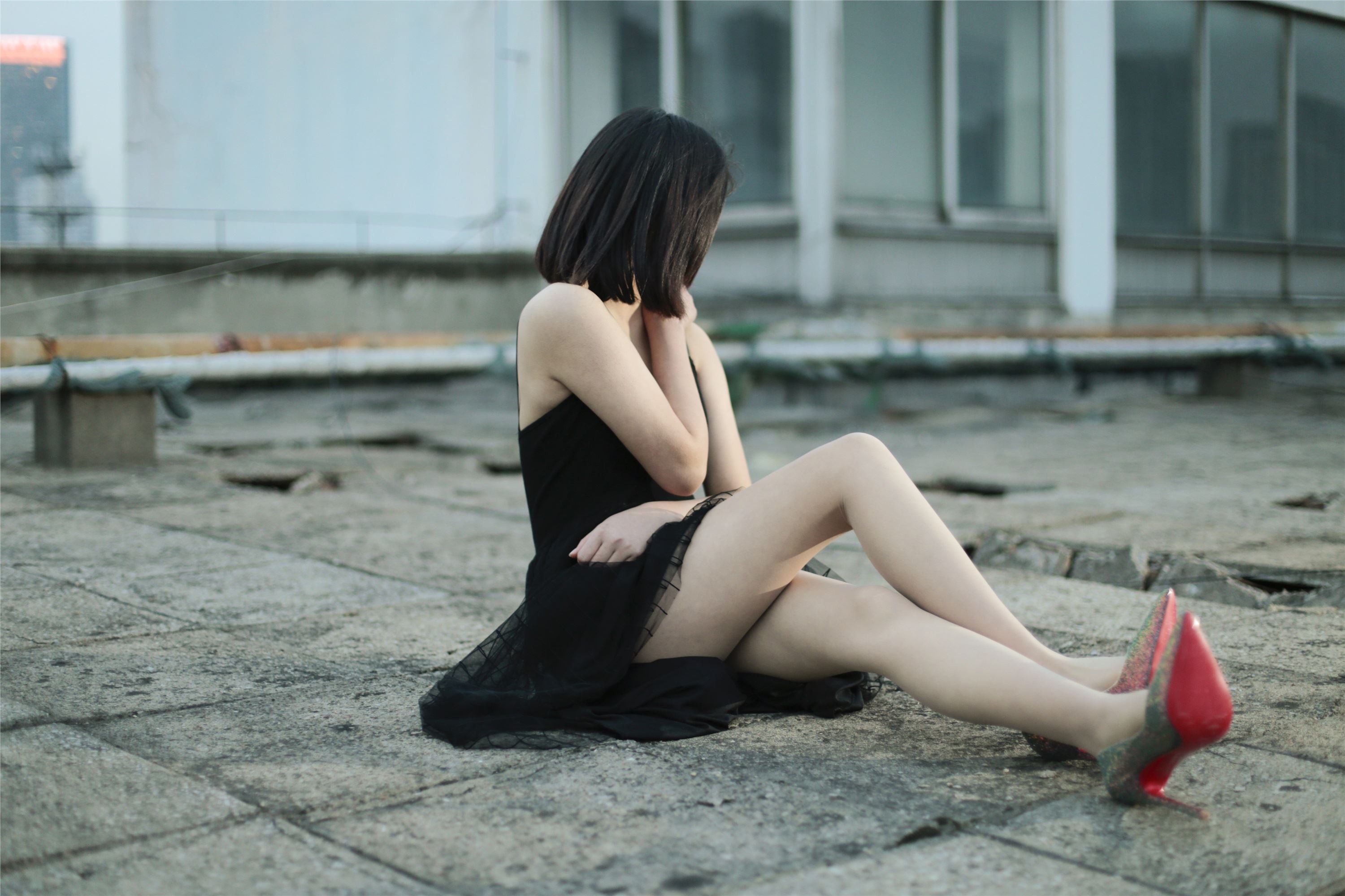 奈丝写真 NO.060 喵璃-从白昼到黑夜，在天台吹吹风